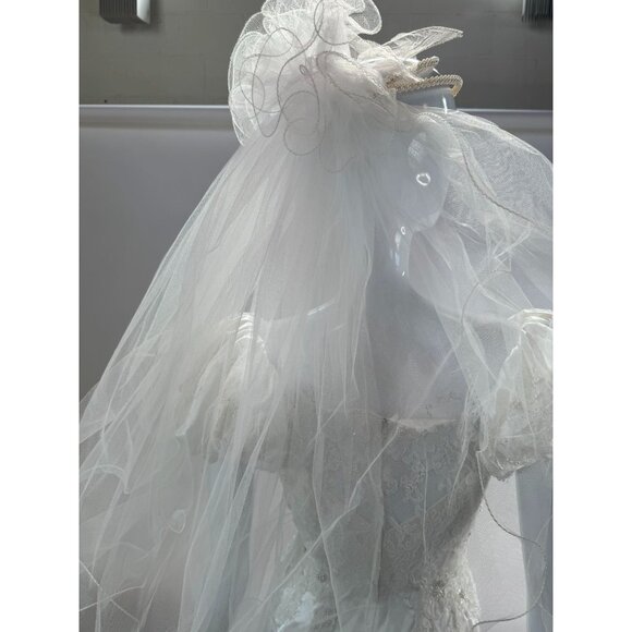 Vintage Lace Bridal Veil With Wired Hem & Pearl Headband main image 7